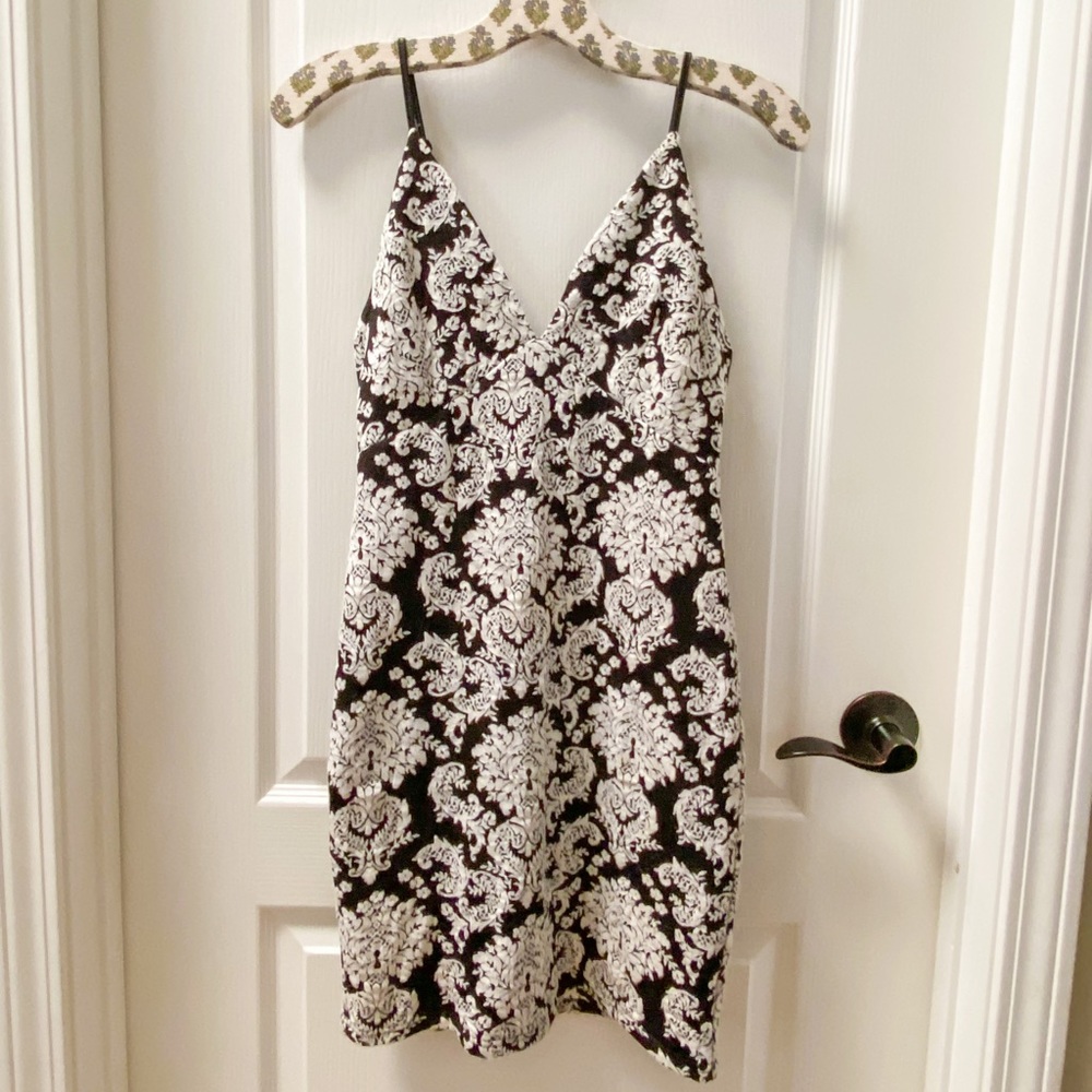 Astr Black and White Form Fitting Mini Dress Size M